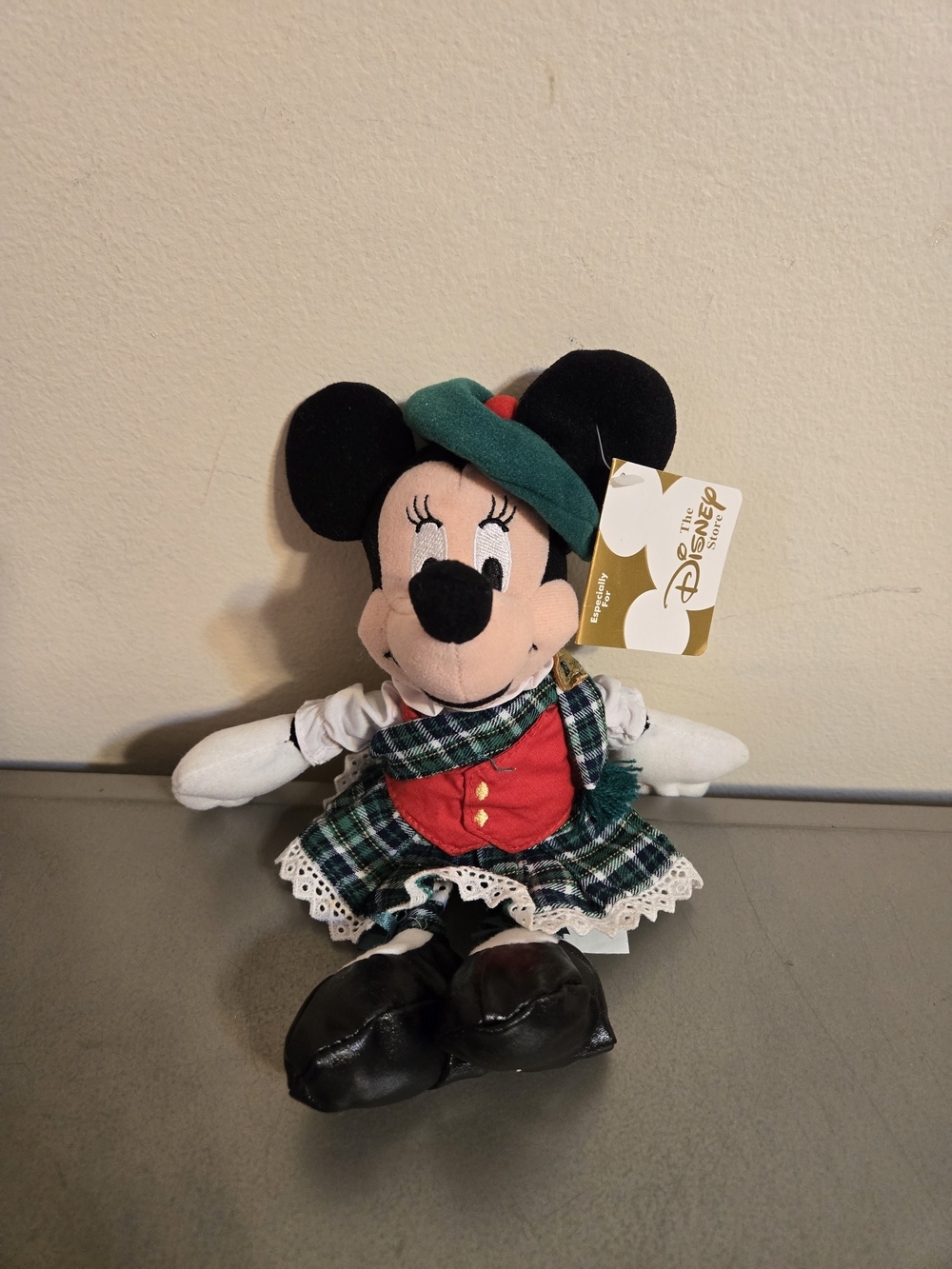 Vintage Disney Store Globe-Trotting Scottish Minnie Mouse Bean Bag Plush - NWT